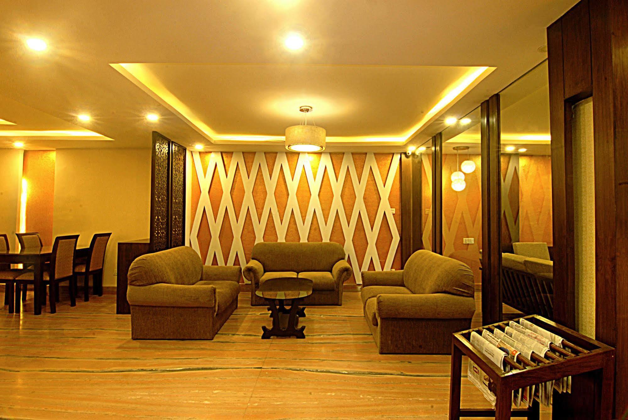Kathmandu Grand Hotel Exterior foto